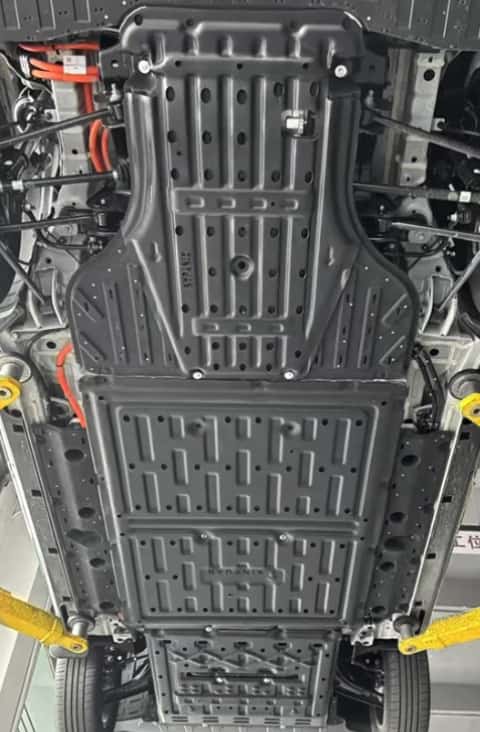 Xevaban.com ở 214 Giải Ph&oacute;ng l&agrave; đơn vị chuy&ecirc;n cung cấp phụ kiện Geely EX2, đồ chơi Geely EX2, Gi&aacute;p gầm Geely EX2, gi&aacute;p gầm EX2, g&iacute;ap động cơ EX2, tấm chắn gầm EX2, tấm bảo vệ gầm EX2 gi&aacute;p gầm, gi&aacute;p pin, gi&aacute;p pin EX2